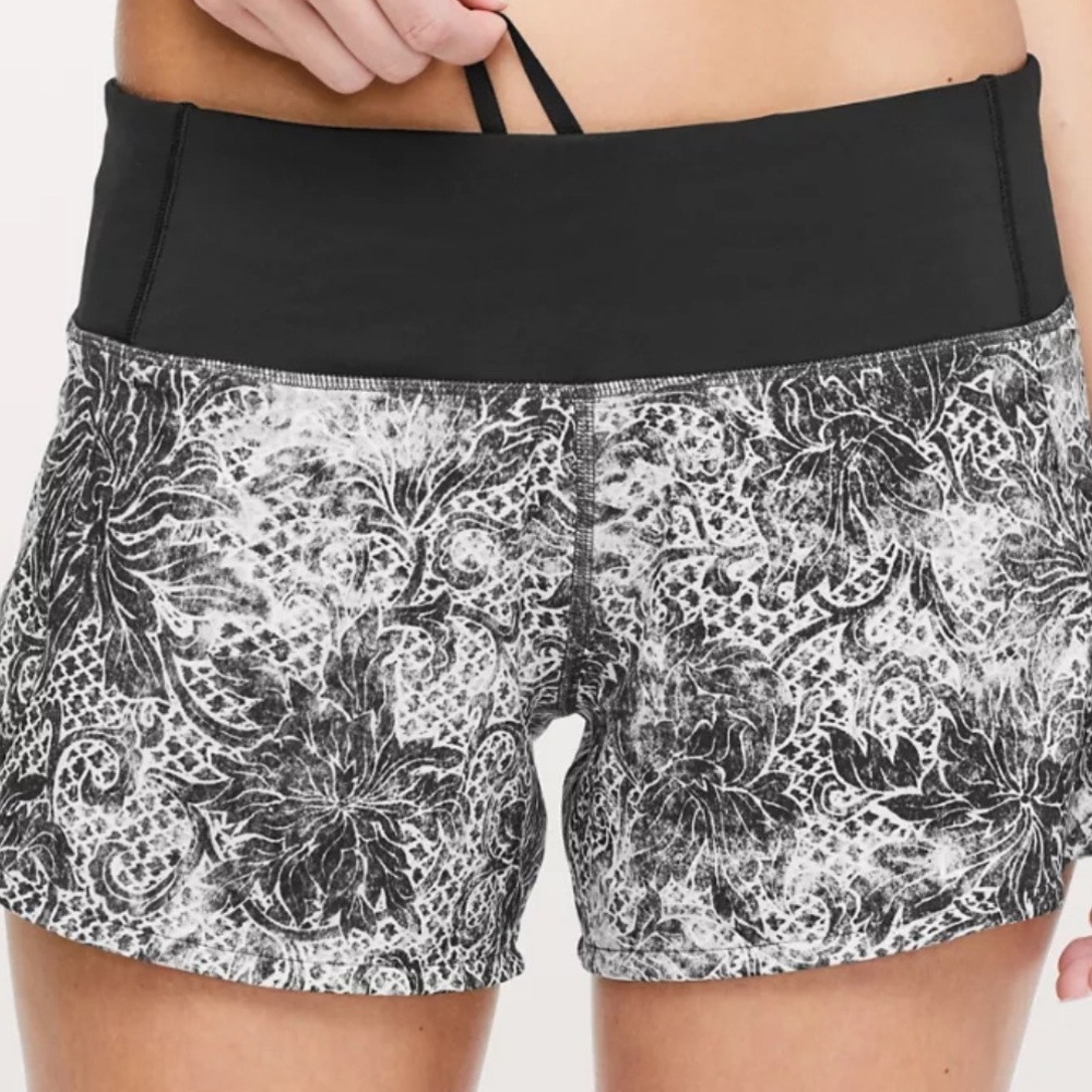 LULULEMON Run Times Short II 4" size 6